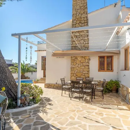 Molinos - By Aldertons Villa