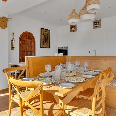 Villa Molinos - By Aldertons