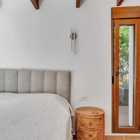 Molinos - By Aldertons
